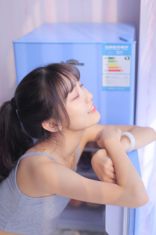 可以自由脱卸女生衣服的